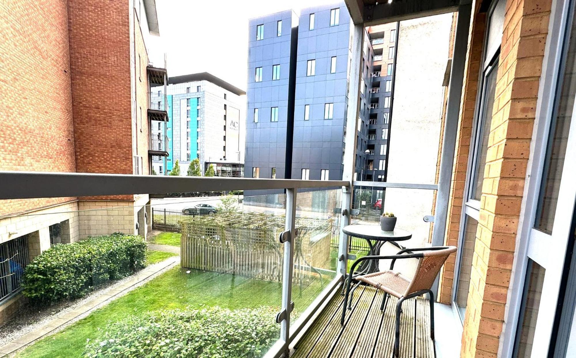 2 Bed Ensuite With Balcony And Free Onsite Secure Parking マンチェスター エクステリア 写真